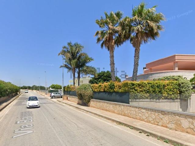 Case e ville in vendita di 321 m² in Via T. Avezzano Comes