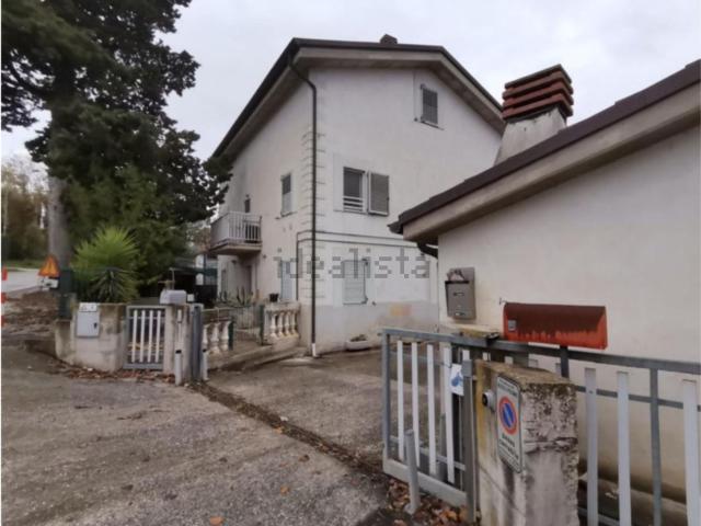 Case e ville in vendita di 321 m² in Contrada Pedezzano