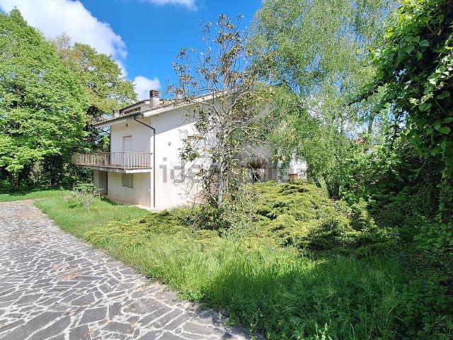 Case e ville in vendita di 322 m² in Via 8 Marzo