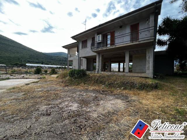 Case e ville in vendita di 322 m² in Via Cesulo, 123
