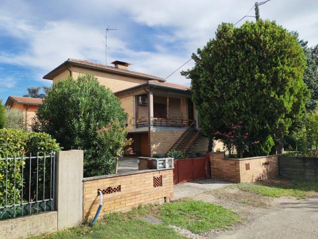 Case e ville in vendita di 322 m² in Via G. di Vittorio, 35