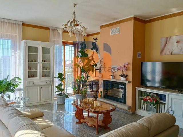 Case e ville in vendita di 322 m² in Via Giuseppes Verdi, 21