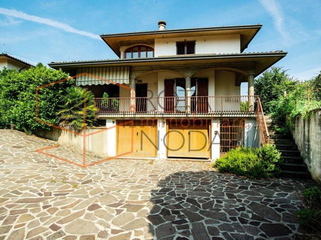 Case e ville in vendita di 322 m² in Via Saleccia