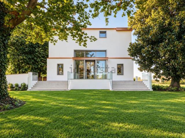 Case e ville in vendita di 322 m² in Via Stanga