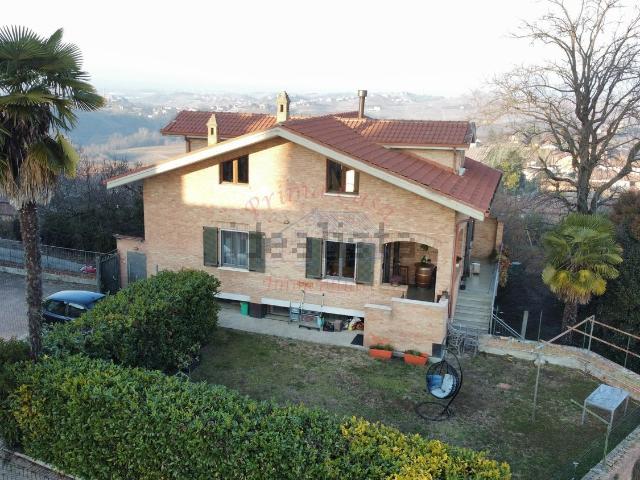 Case e ville in vendita di 322 m² in Via Vincenzo Troia