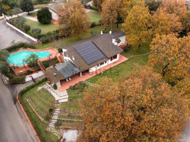 Case e ville in vendita di 322 m² in Località le Poggiola