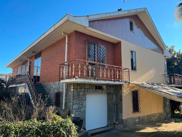 Case e ville in vendita di 322 m² in Strada Santa Maria, 59