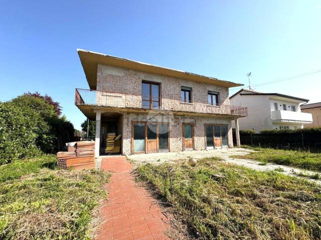 Case e ville in vendita di 323 m² in Via Monte Nero