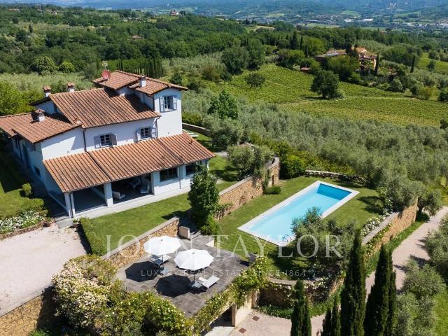 Case e ville in vendita di 323 m²
