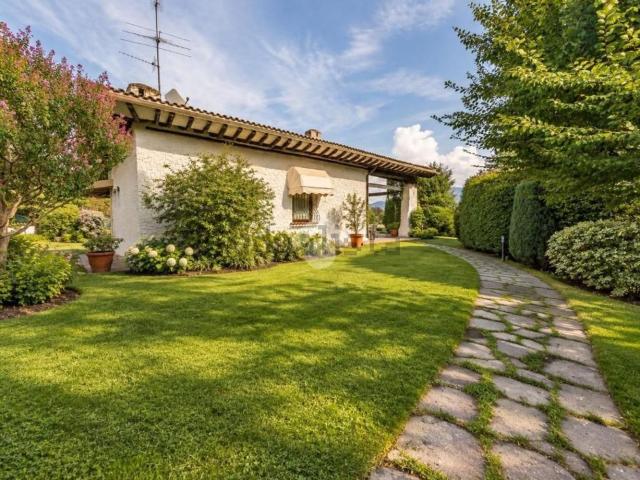 Case e ville in vendita di 323 m² in Via Cristoforo Colombo, 24
