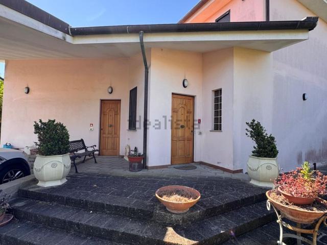 Case e ville in vendita di 323 m² in Via delle Sterlizie, 9