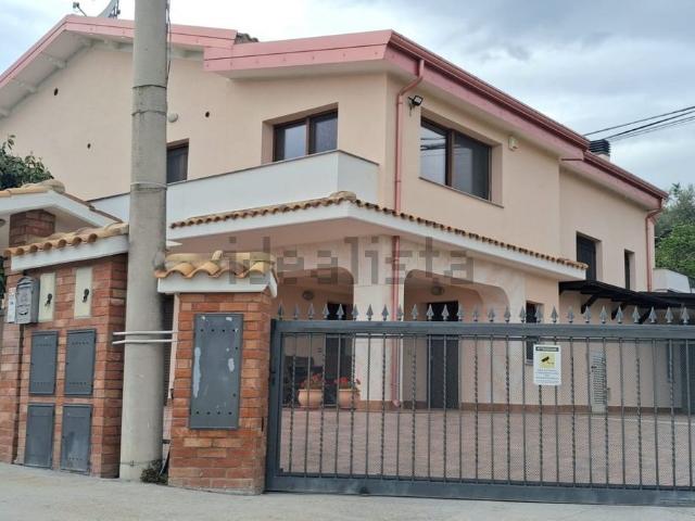 Villetta indipendente in vendita di 323 m² in Contrada Portacaldaia