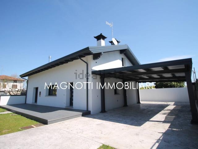 Case e ville in vendita di 323 m² in Via Po