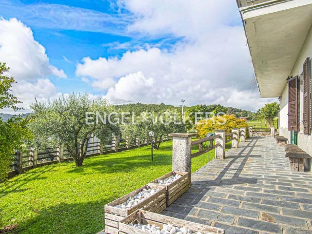 Case e ville in vendita di 323 m² in Via XXV Aprile, 21