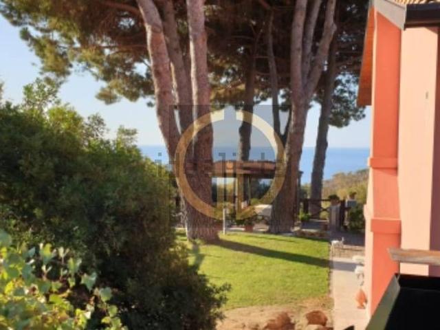 Case e ville in vendita di 324 m² in Via del Serone