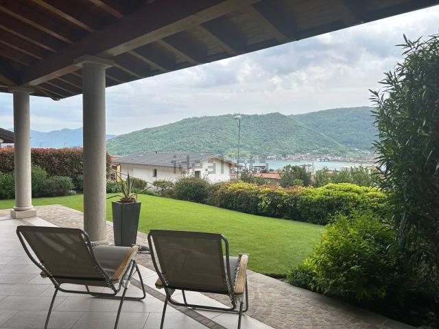 Case e ville in vendita di 324 m² in Via Febo e Isacco Arcangeli