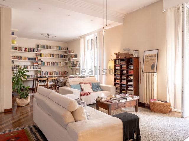 Case e ville in vendita di 324 m² in Via Messina, 23