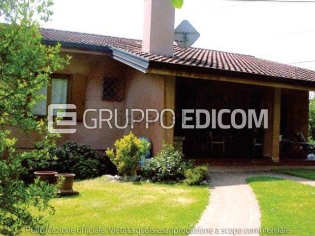 Case e ville in vendita di 324 m² in Via Nuova Fratte