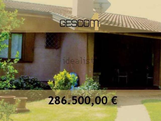 Case e ville in vendita di 324 m² in Via Nuova Fratte