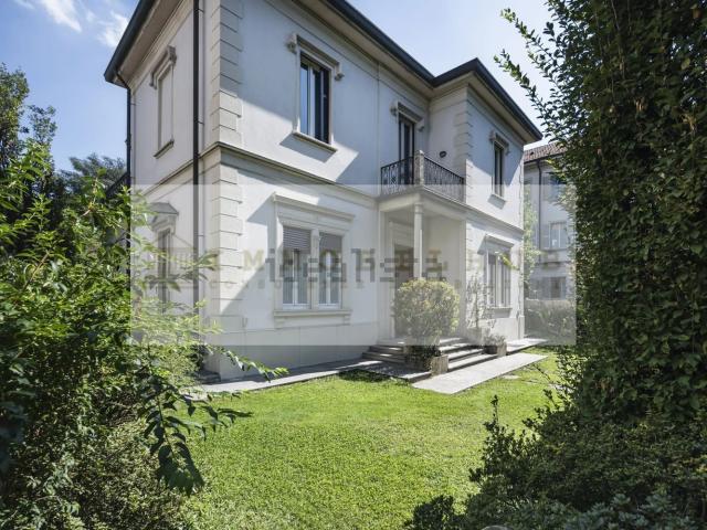 Case e ville in vendita di 324 m² in Corso Guglielmo Marconi, 6