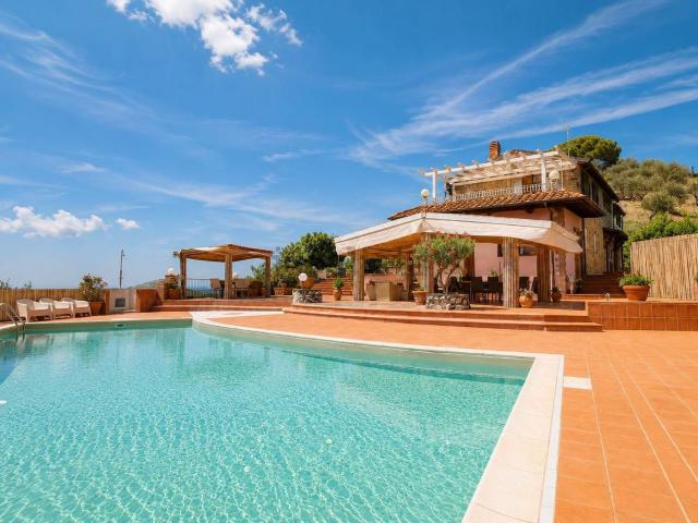 Case e ville in vendita di 325 m²