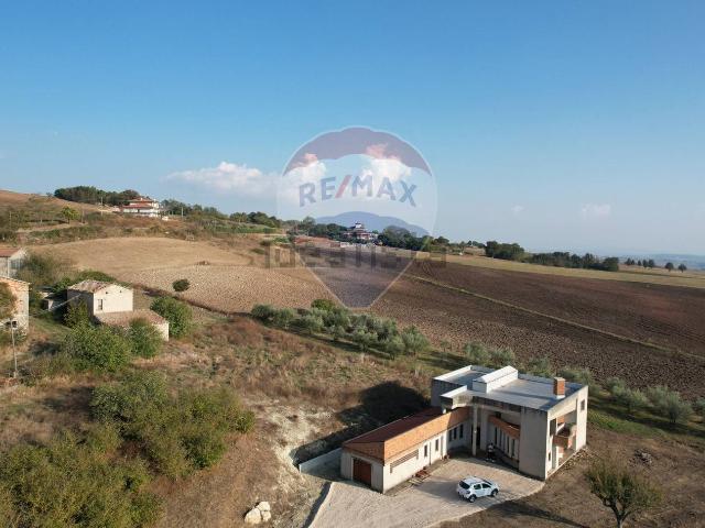 Case e ville in vendita di 325 m²