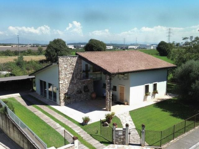Case e ville in vendita di 325 m²