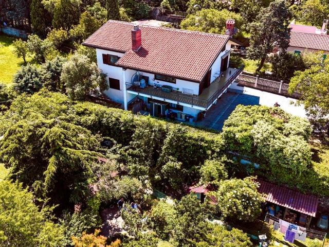 Case e ville in vendita di 325 m²