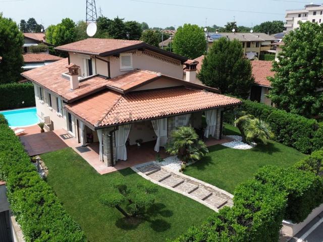 Case e ville in vendita di 325 m²