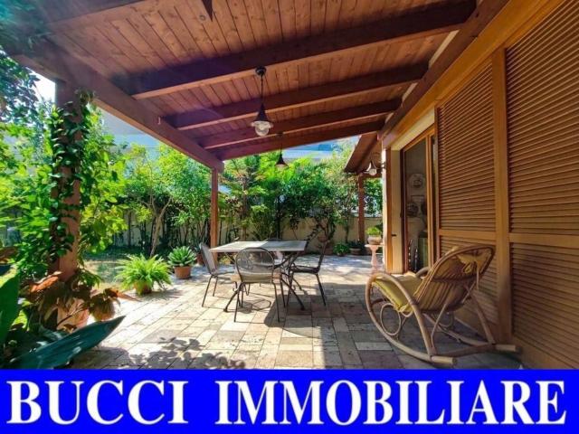 Case e ville in vendita di 325 m² in Via Grotta del Cavallone