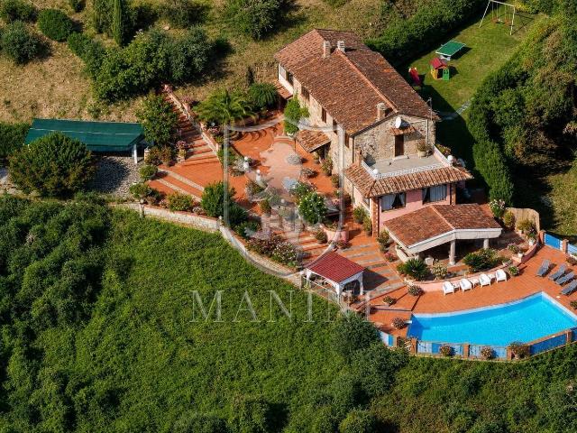 Case e ville in vendita di 325 m² in Via della Quercia, 1
