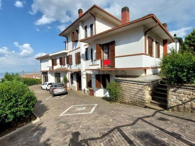 Case e ville in vendita di 325 m² in Via Francesco Petrarca