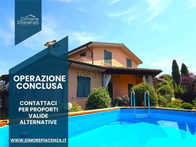 Case e ville in vendita di 325 m² in Via Lampugnana, 12