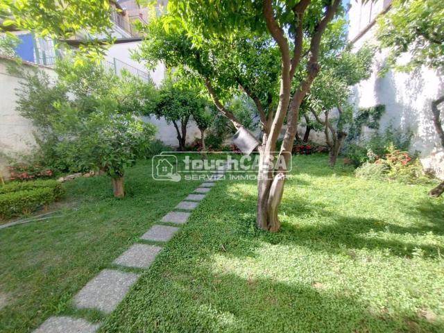 Case e ville in vendita di 325 m² in Via Libert, 47