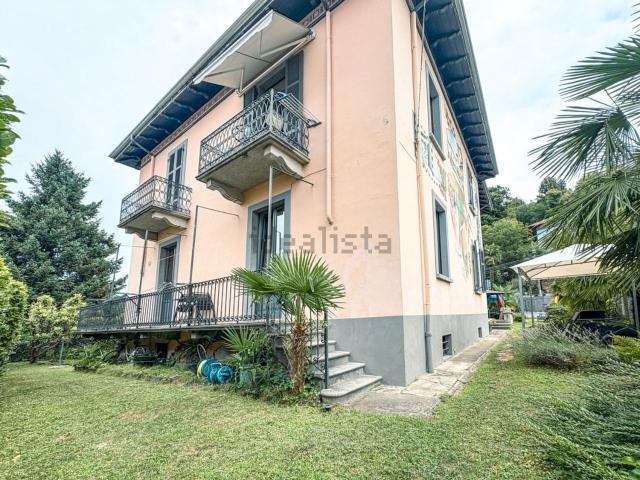 Case e ville in vendita di 325 m² in Via per Miasino, 6
