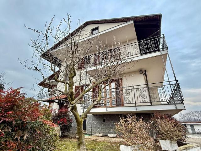 Case e ville in vendita di 325 m² in Via Rivarossa, 7