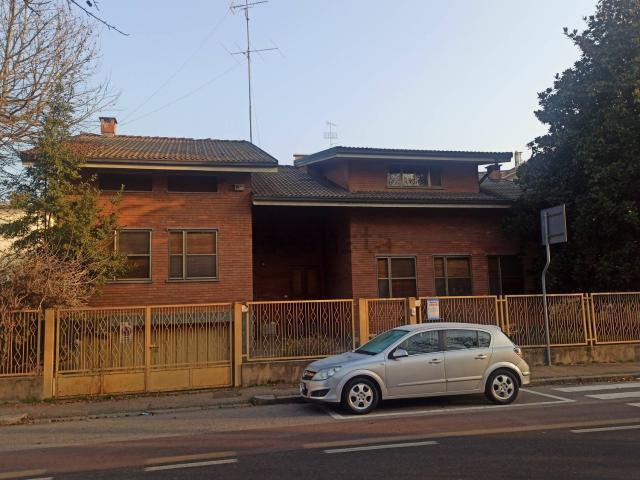 Case e ville in vendita di 325 m² in Corso Amedeo Avogadro di Quaregna, 27