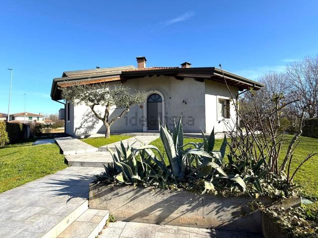 Case e ville in vendita di 325 m² in Corso della Vittoria, 2