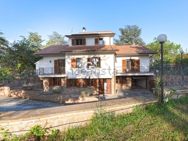 Case e ville in vendita di 325 m² in Strada Acquabianca, 27