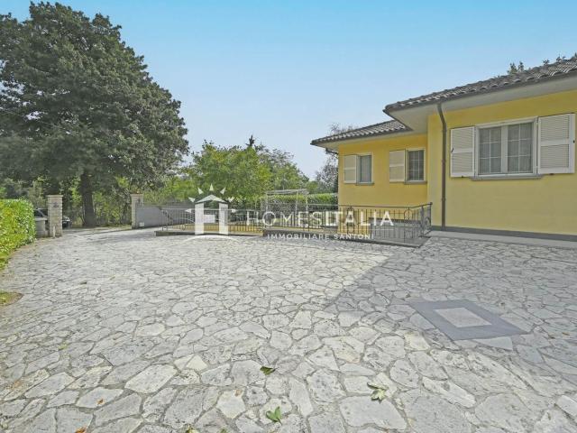 Case e ville in vendita di 325 m² in Strada Vecchia