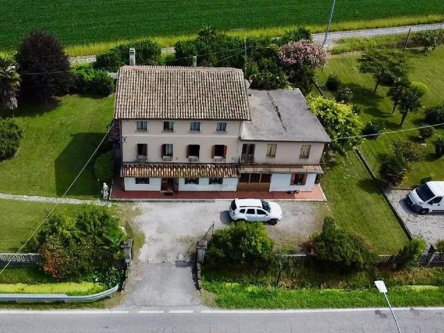 Case e ville in vendita di 326 m²