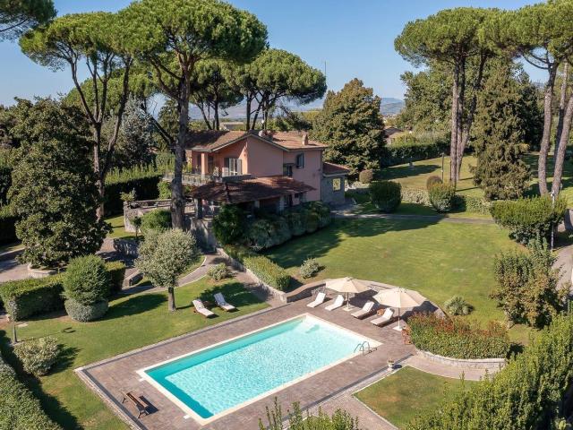 Case e ville in vendita di 326 m² in Via Colle Palazzola