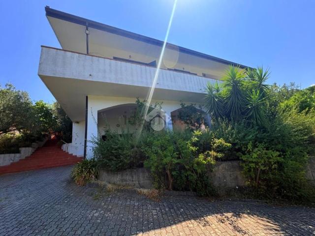 Case e ville in vendita di 326 m² in Via Carlo Levi, 6