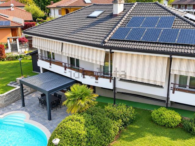 Case e ville in vendita di 326 m² in Via cesare pavese