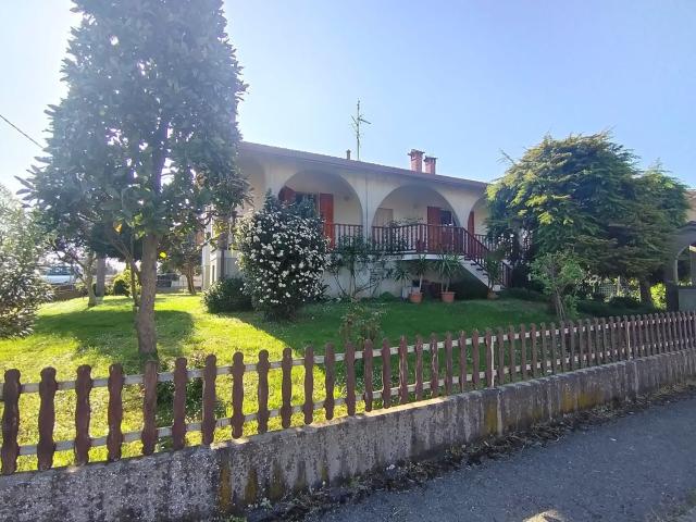 Case e ville in vendita di 326 m² in Via Geminiani Valente, 1
