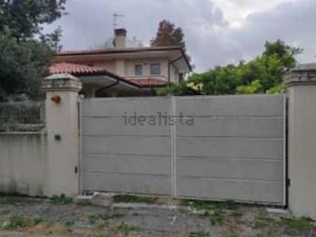 Case e ville in vendita di 326 m² in Via E. Gastaldo