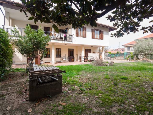 Case e ville in vendita di 326 m² in Via Enrico Toti, 8