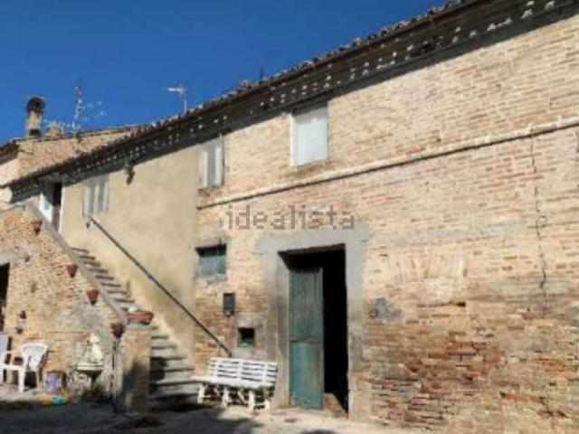 Case e ville in vendita di 326 m² in Via Faleriense Est