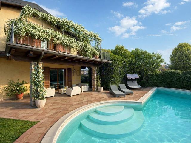 Case e ville in vendita di 326 m² in Via Risorgimento, 32