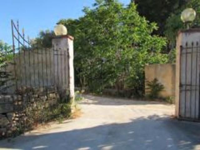 Case e ville in vendita di 326 m² in Vicolo Calipso
